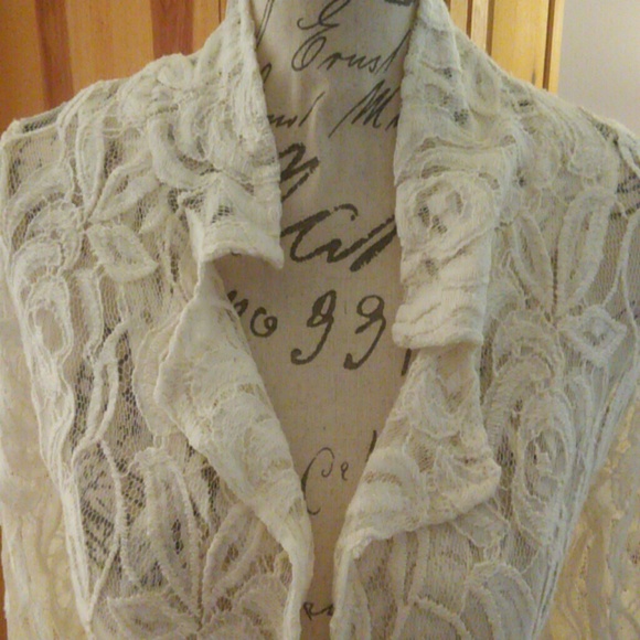 Beautiful nwot lace blazer - Picture 4 of 8